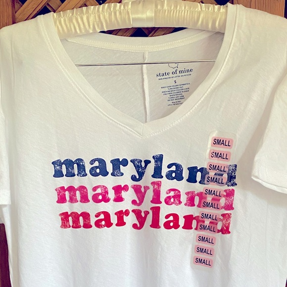 NWT 2/$30 - Women’s Maryland White V-Neck Short Sleeve Graphic Tee T-Shirt - Picture 1 of 3